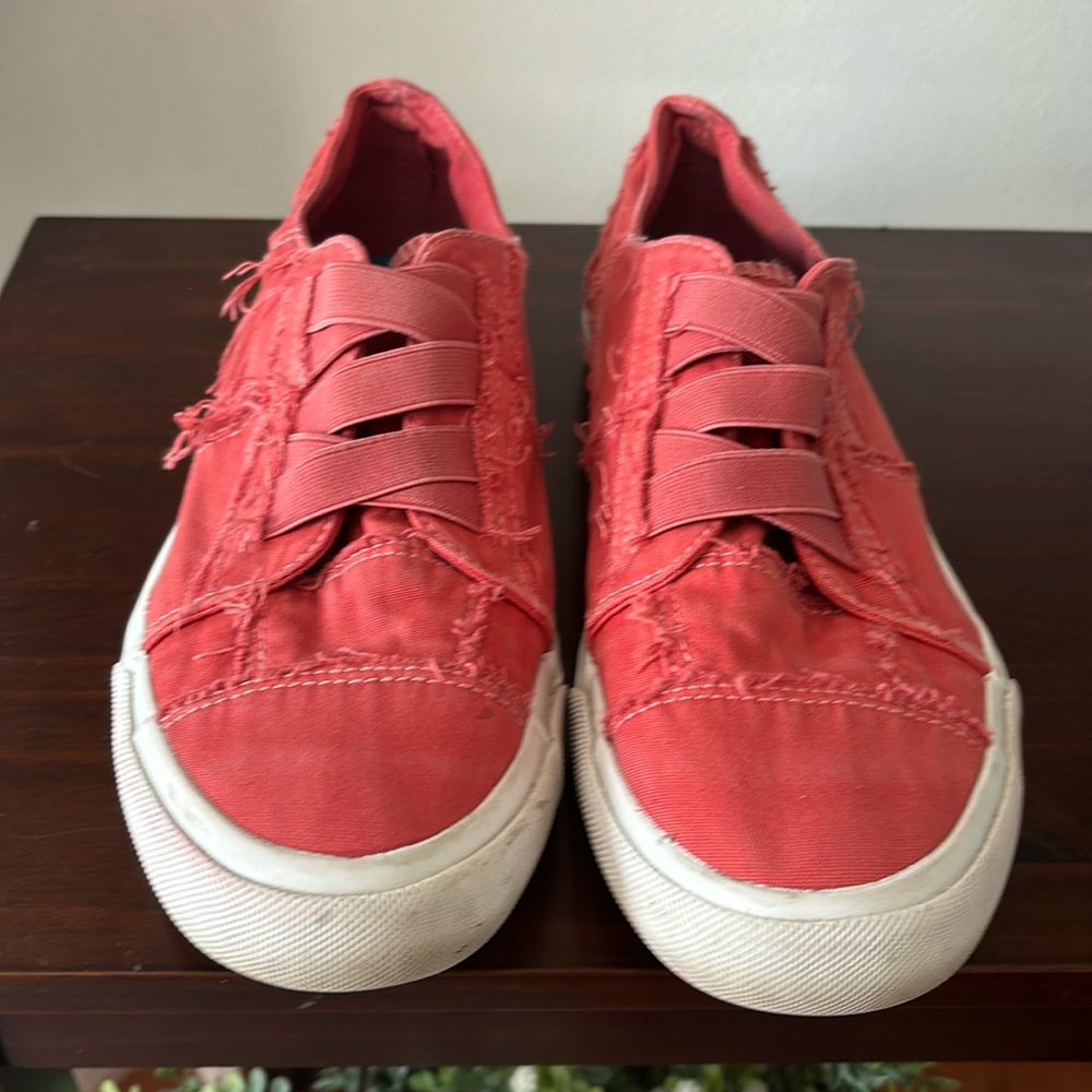 Woman’s Blowfish Malibu slip on sneakers, size 9-10